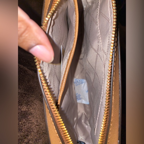 Michael Kors Jet Set Large East West  Crossbody - Picture 4 of 4